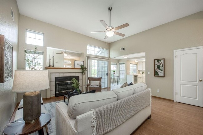 Photo - Spacious 5 Bedroom Clovis Home