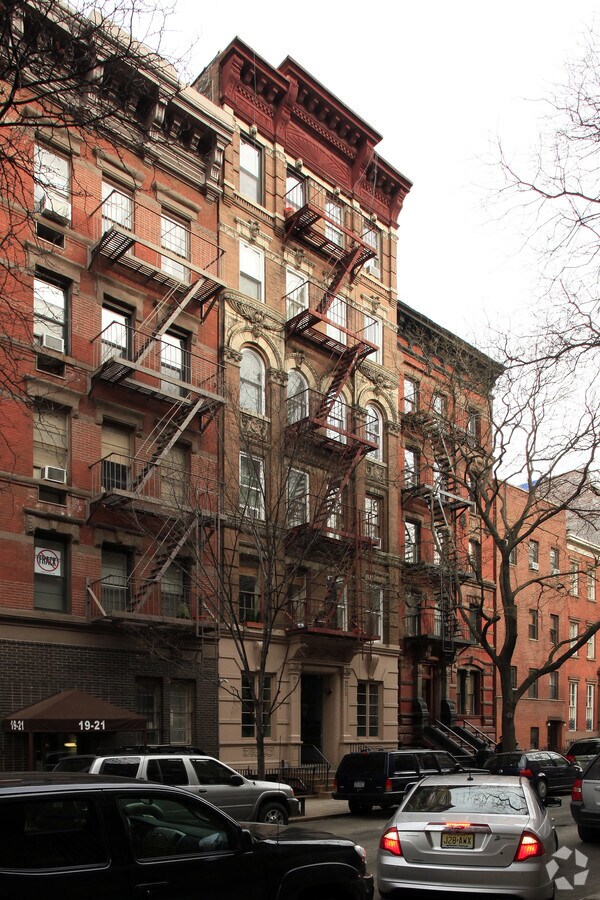 Primary Photo - 23 Grove St