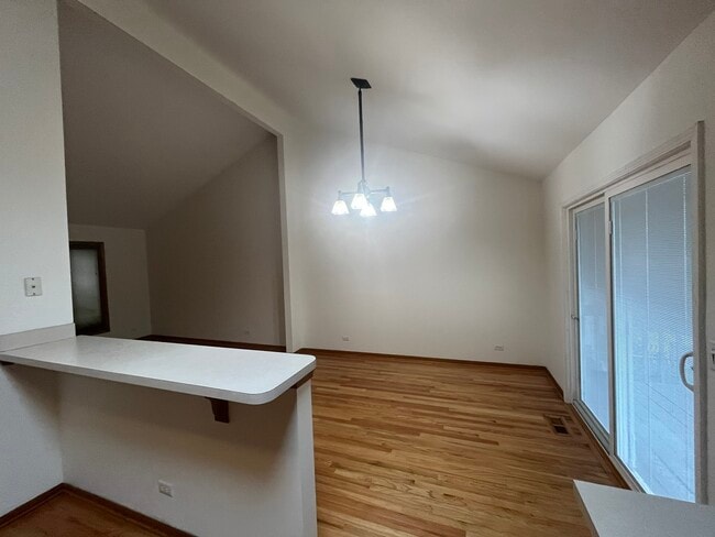 Photo - 3S572 Haylett Ave