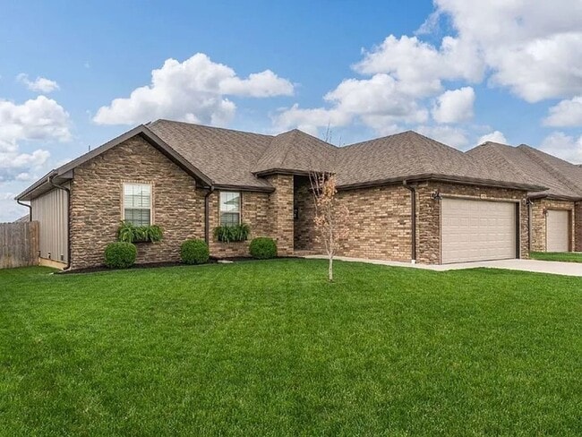 876 Dyanne Dr