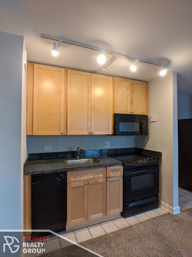 Photo - 433 W Wellington Ave