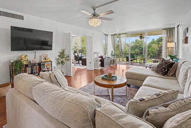 Photo - 3930 Oaks Clubhouse Dr Unidad 304
