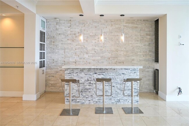 Photo - 848 Brickell Key Dr Unidad 306