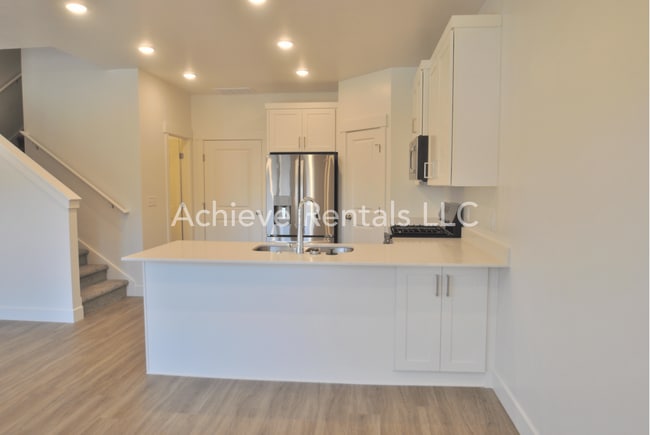 Photo - 208 W 3175 S