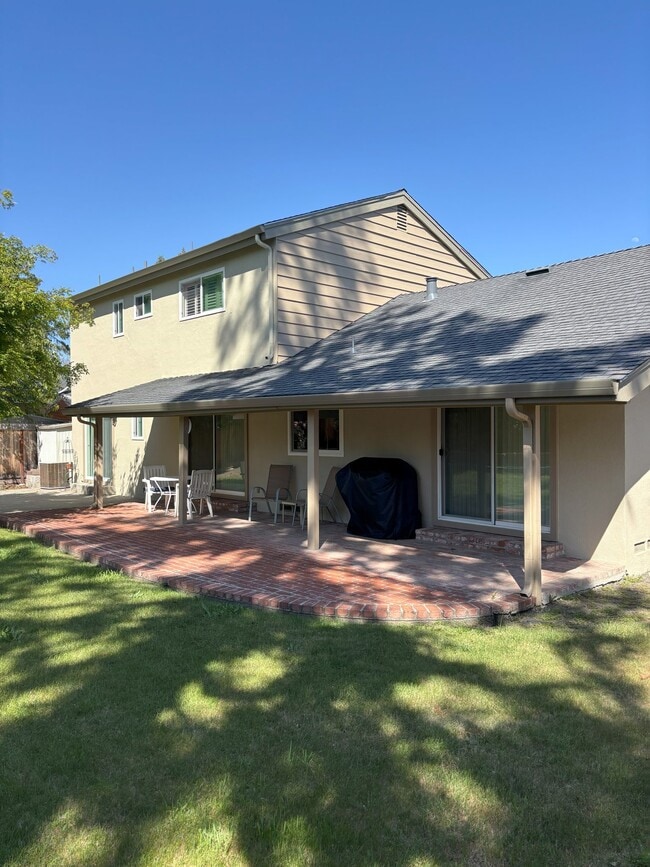 Photo - 115 Medinah Pl