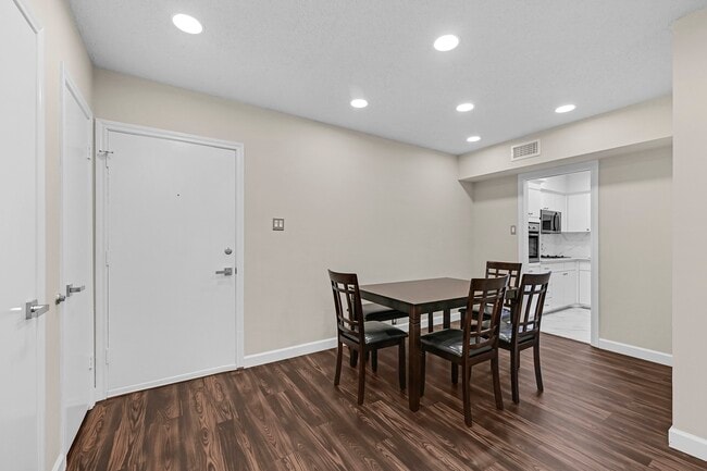 Photo - 2601 Bellefontaine Unit B318