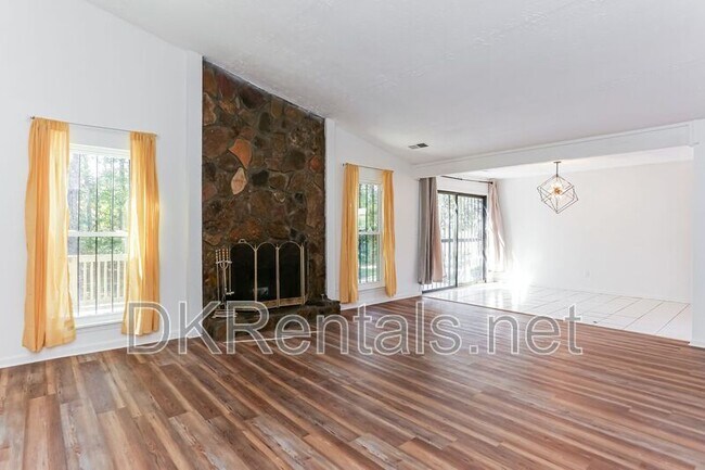 Photo - 135 Beethoven Ct