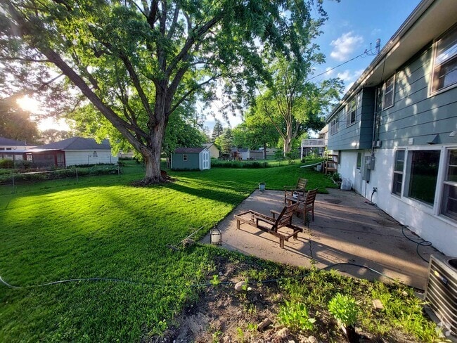 Building Photo - 4725 Winnetka Ave N Rental