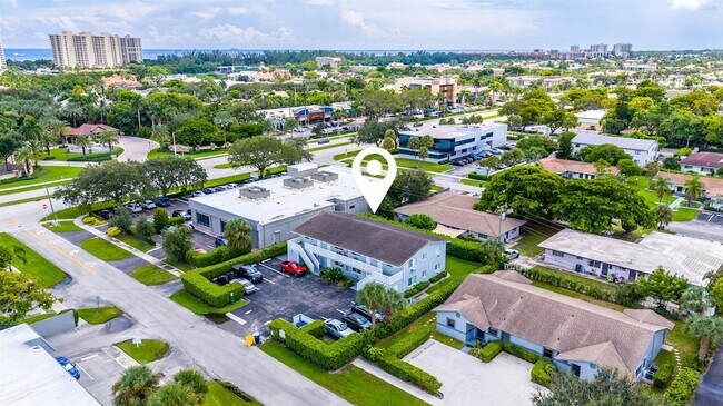 Photo - 560 NE 46th St