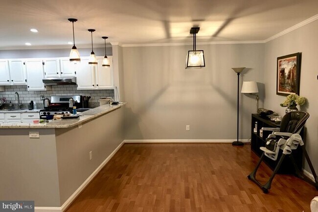 Building Photo - 9919 Oakton Terrace Rd