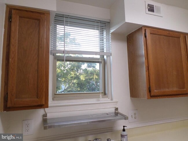 Photo - 1433 A St NE Unit E