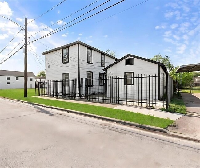 3126 Webster St Unit 10