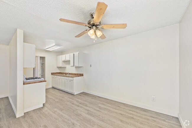 3BR, 2BA - 1,100SF - Dining Room and Kitchen