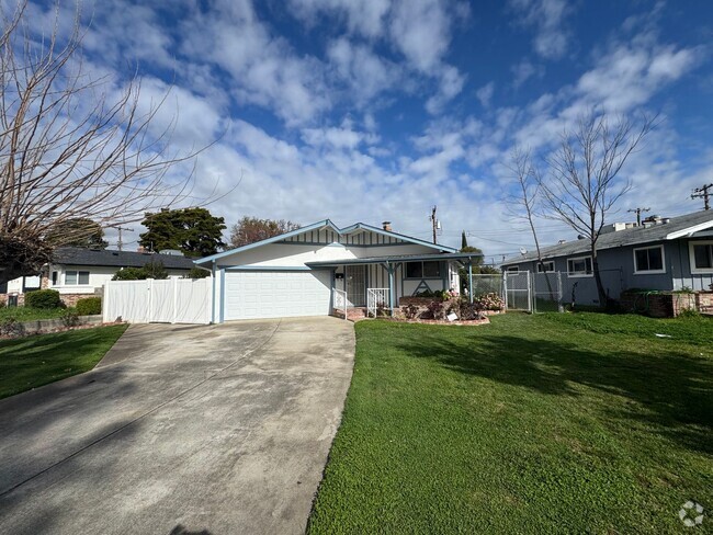 Building Photo - 3 bedroom | 2 bathroom | Single family hom... Rental