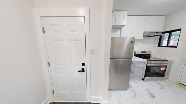 Photo - 2401 E 75th St