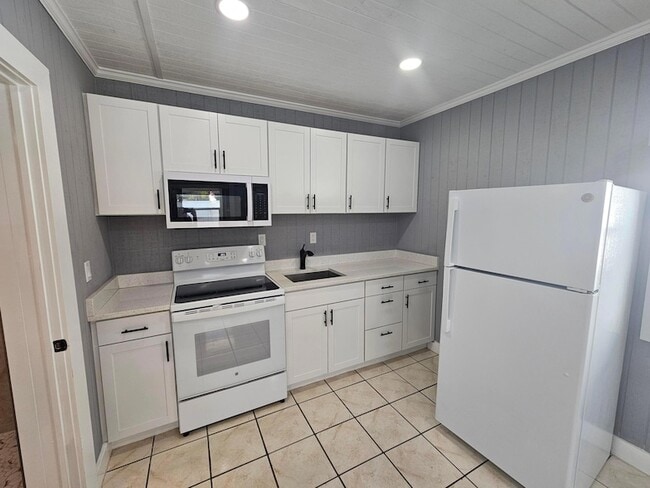 Photo - 425 Ardmore Rd Unit 4
