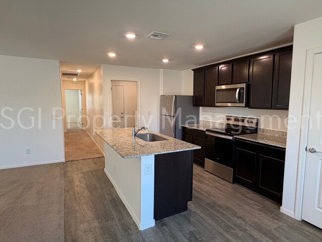 Photo - 526 W Black Hawk Pl
