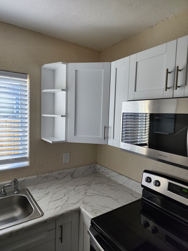 Photo - 715 NW 5th Ave Unit 3