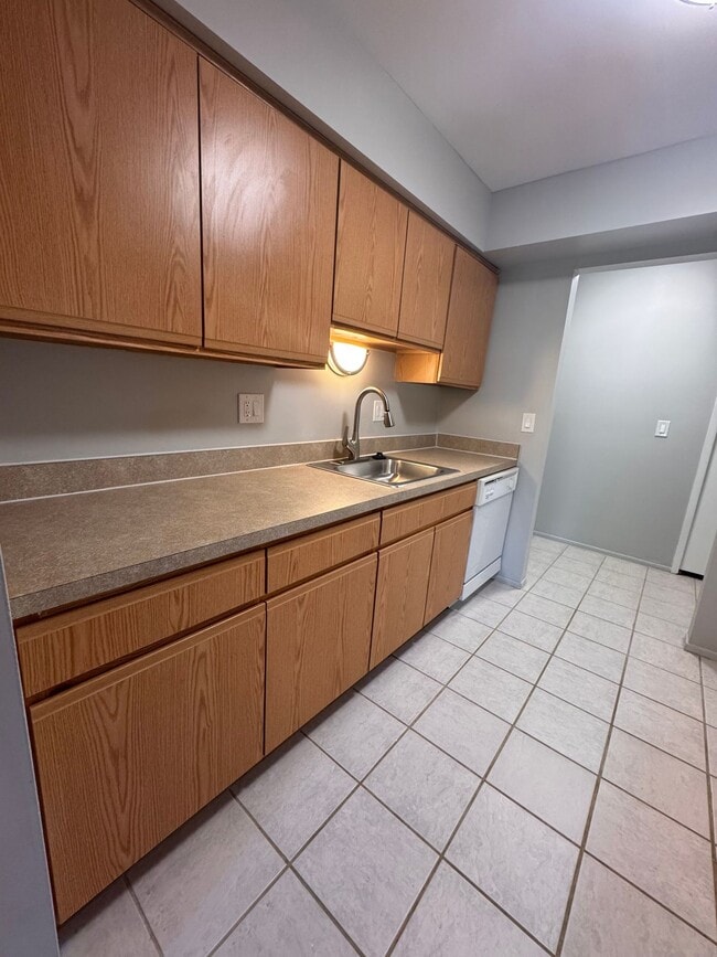 Photo - WOODHUES APARTMENTS - Ideal Farmington Hil...