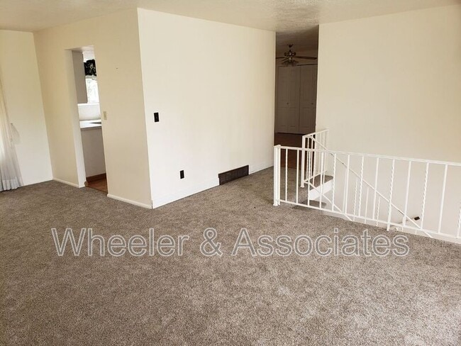 Photo - 137 E 5250 S