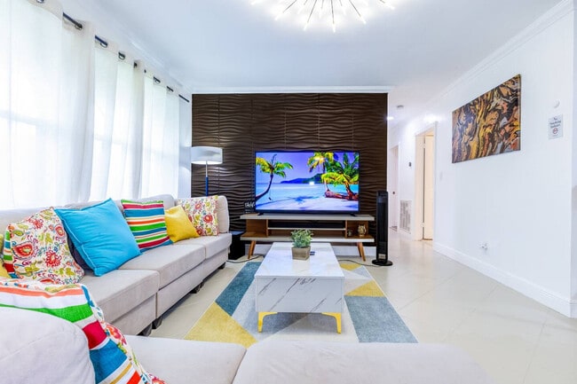 Photo - 910 NE 49th St Unidad ID1258733P