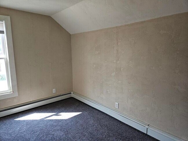 Photo - 118 W 12th Ave