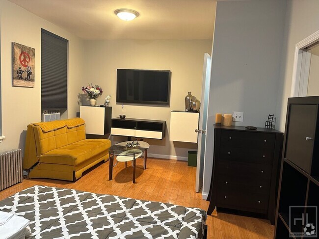 Building Photo - Gorgeous studio prime location on Ditmars ... Unit 1 Rental