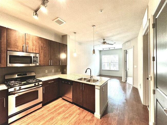 Building Photo - 2525 McCue Rd Unit 405 Rental