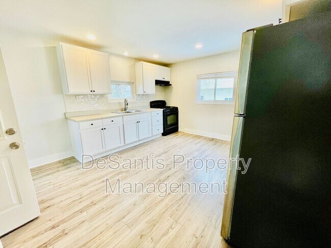 Photo - 1712 State St Unit 2