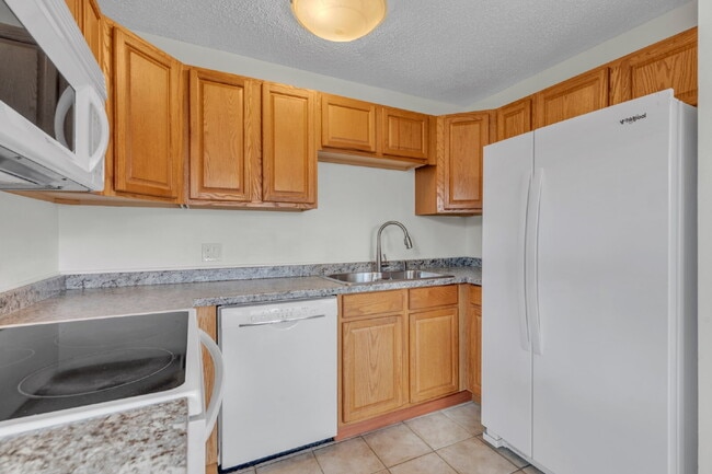 Photo - "Charming 2-Bed Oasis in Boulder with Spacious 862 Sq Ft Living!" Unidad 206