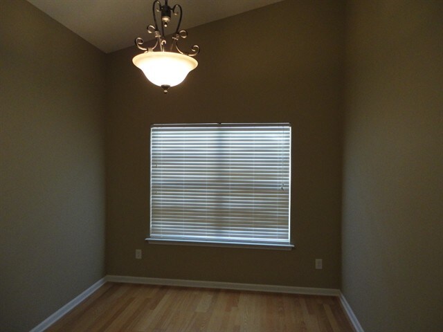 Photo - 1005 Glen Hollow Dr