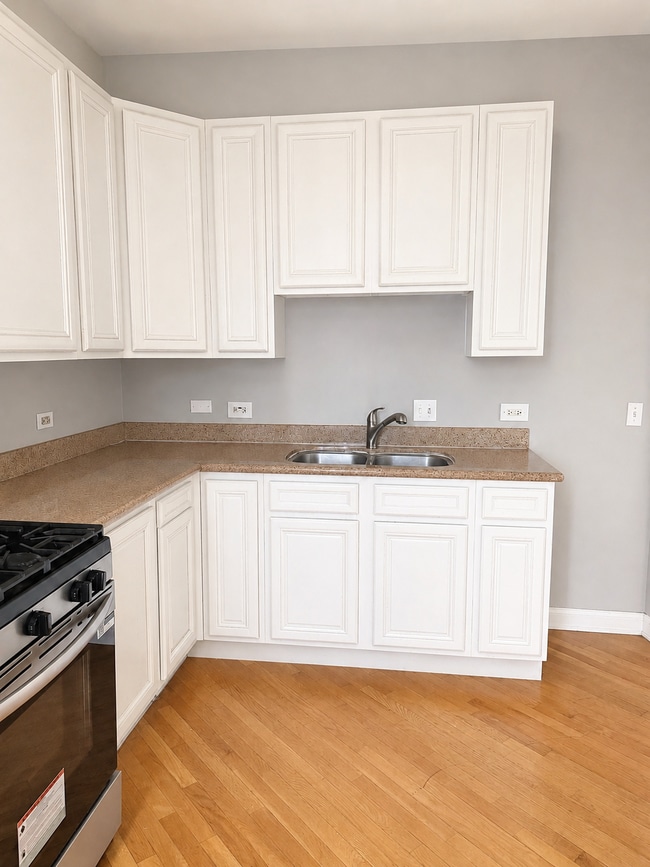 Kitchen - 6409 S Rhodes Ave Unit 2nd FL