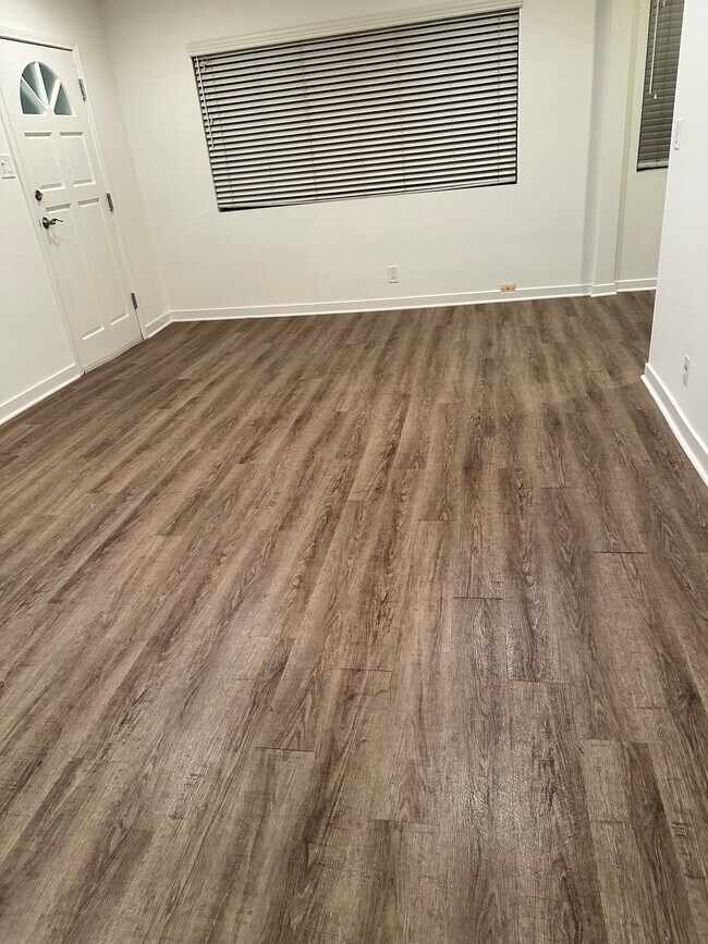 14305 Magnolia Blvd