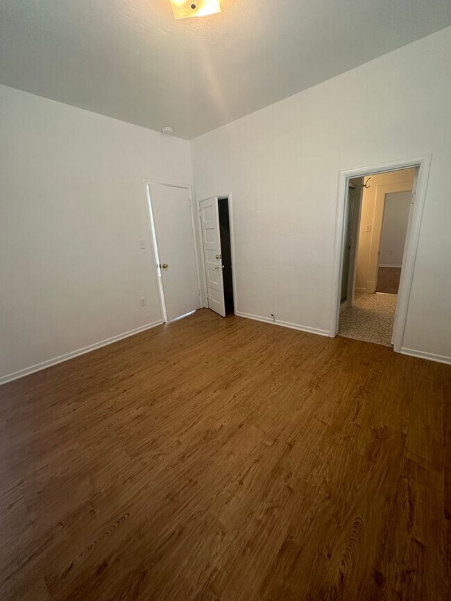 Photo - 1571.2n -155 &amp; 155.5 N. 3rd St. Unidad 155