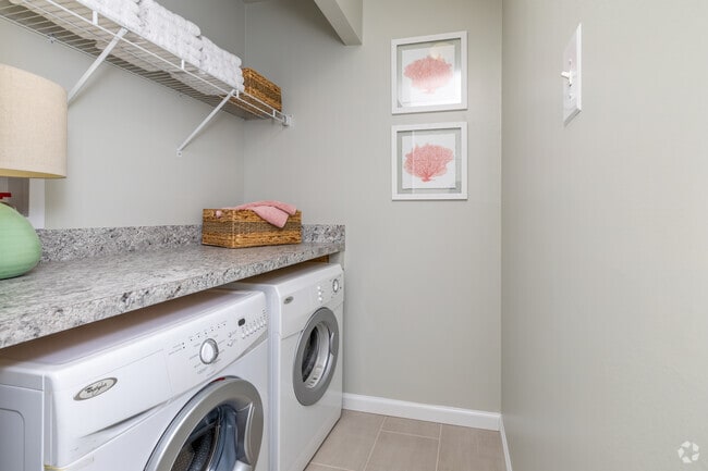 2BR, 1BA - 1,066SF - Laundry