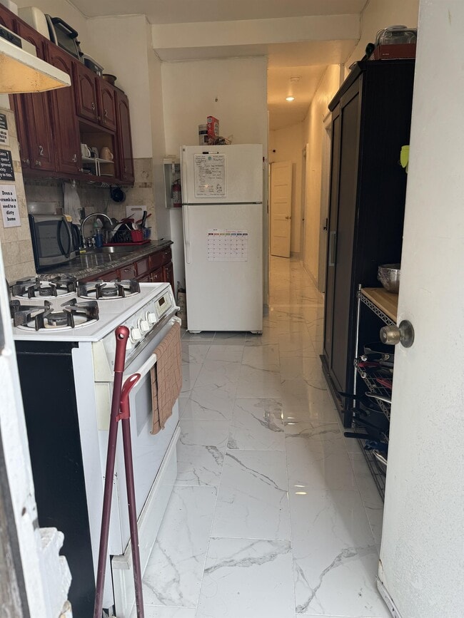 Photo - 535 E 29th St