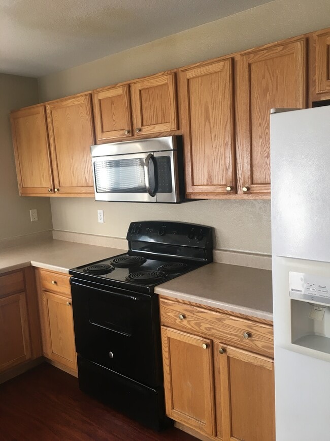 Photo - 1385 waxwing ave