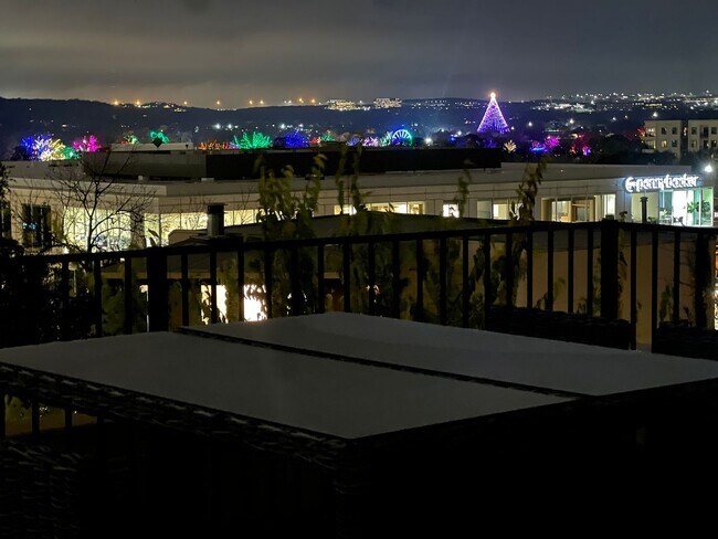 Photo - Luxury 1 Bed, 1.5 Bath Loft with Spectacular Downtown City Views