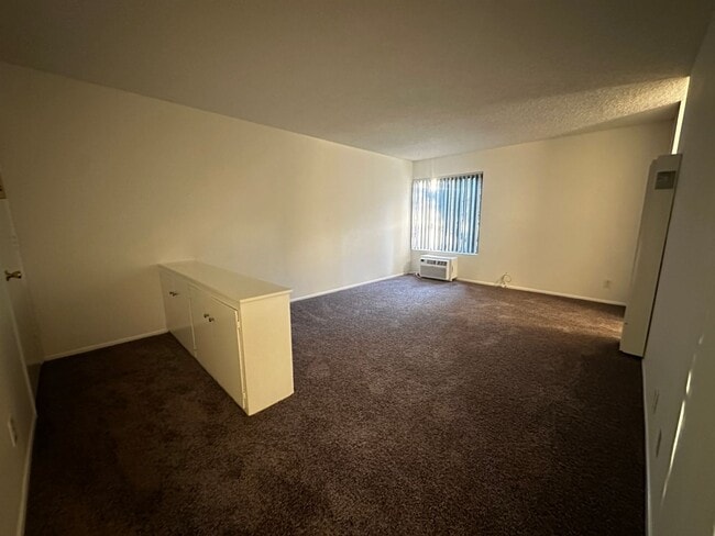 Photo - 5022 Riverton Ave Unit 05