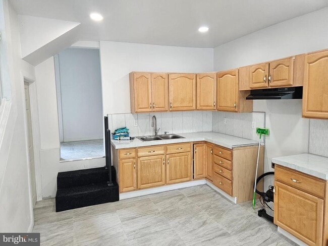 Photo - 319 S 6th St