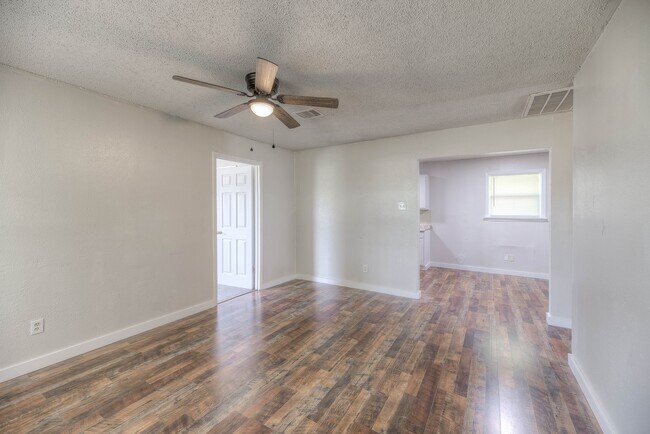 Photo - 346 Pratt Rd