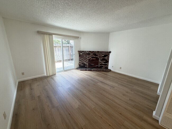 Photo - 10401 Shaw St
