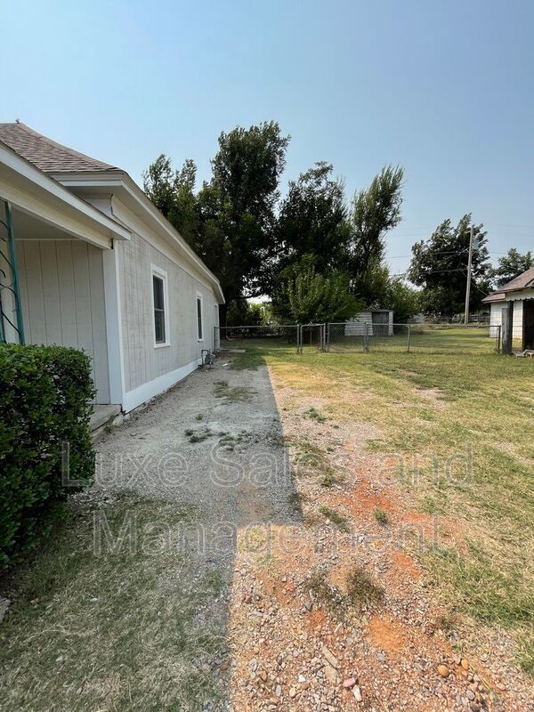 Photo - 1516 S Dille Ave