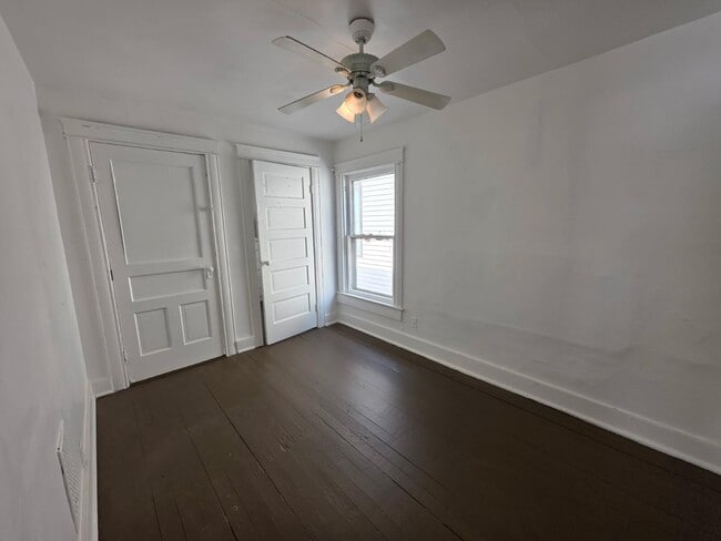 Building Photo - 526 W Mulberry St