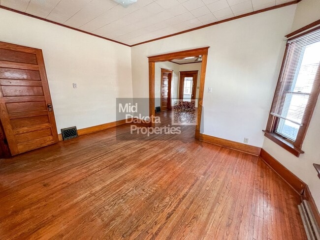 Photo - 933 E 5th-3 Bedroom House