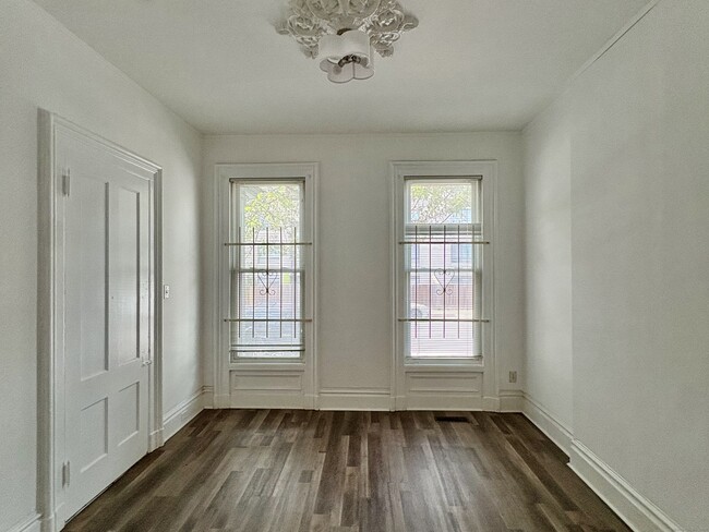 Building Photo - 115 Howe St Rental