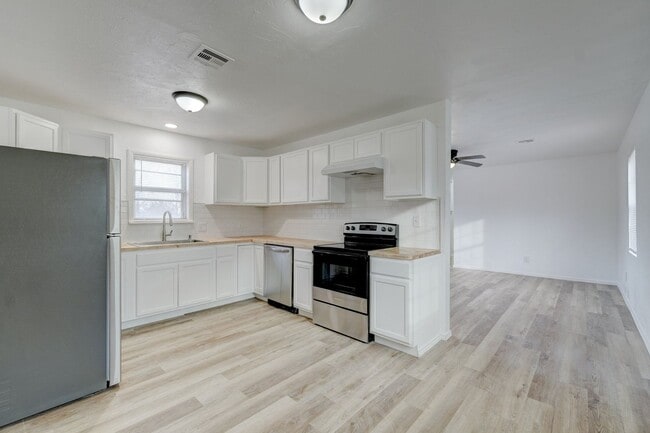 Photo - 5 bed, 1 bath home in Noble, OK