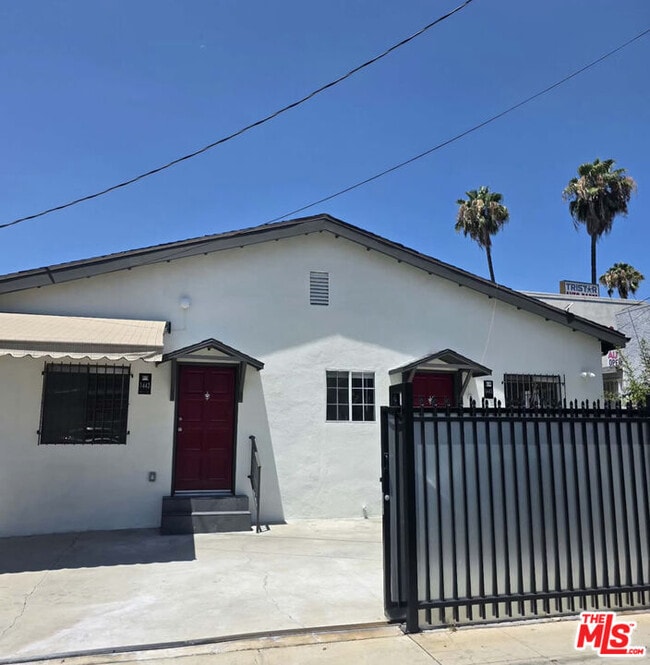 1445 N Mariposa Ave