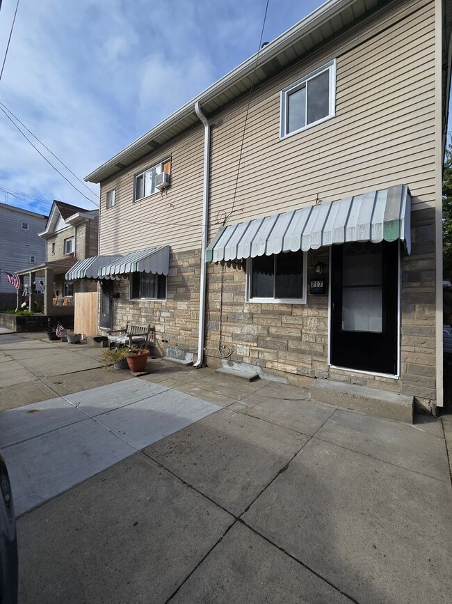 Building Photo - fif215 Unit 217