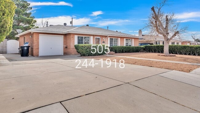 Photo - 2426 Hendola Dr NE